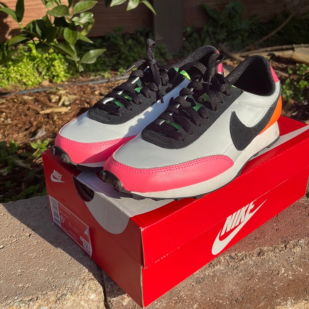 Nike Day Break Sneakers Size 6.5